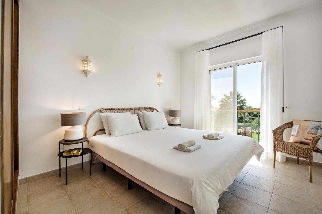 Beautiful Two Bedroom Apartment With Roof Terrace Carvoeiro  Dış mekan fotoğraf