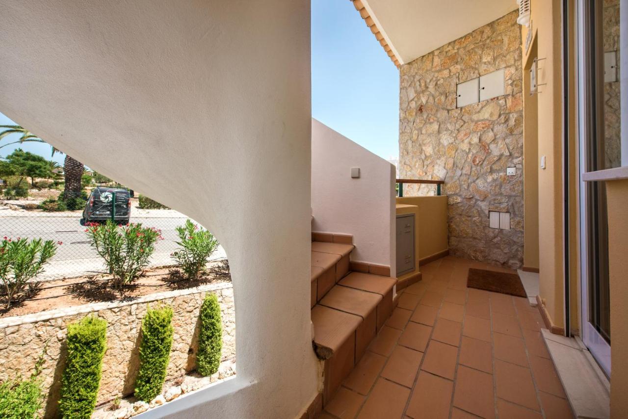 Beautiful Two Bedroom Apartment With Roof Terrace Carvoeiro  Dış mekan fotoğraf