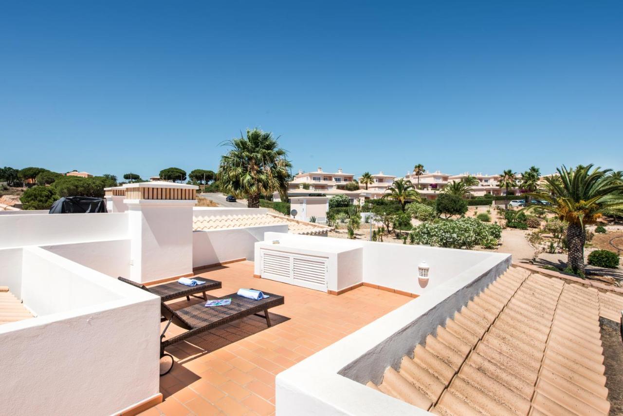 Beautiful Two Bedroom Apartment With Roof Terrace Carvoeiro  Dış mekan fotoğraf