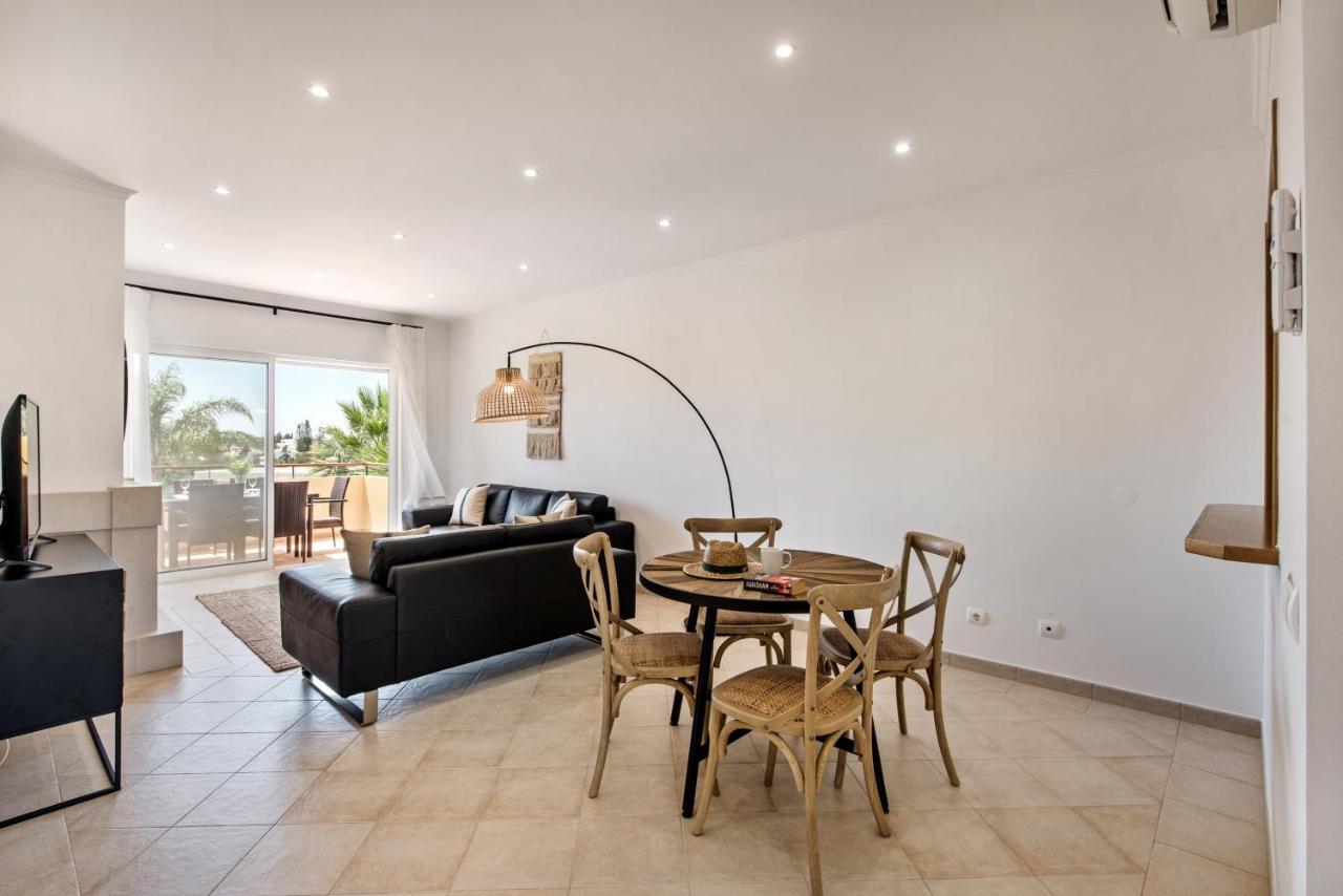 Beautiful Two Bedroom Apartment With Roof Terrace Carvoeiro  Dış mekan fotoğraf