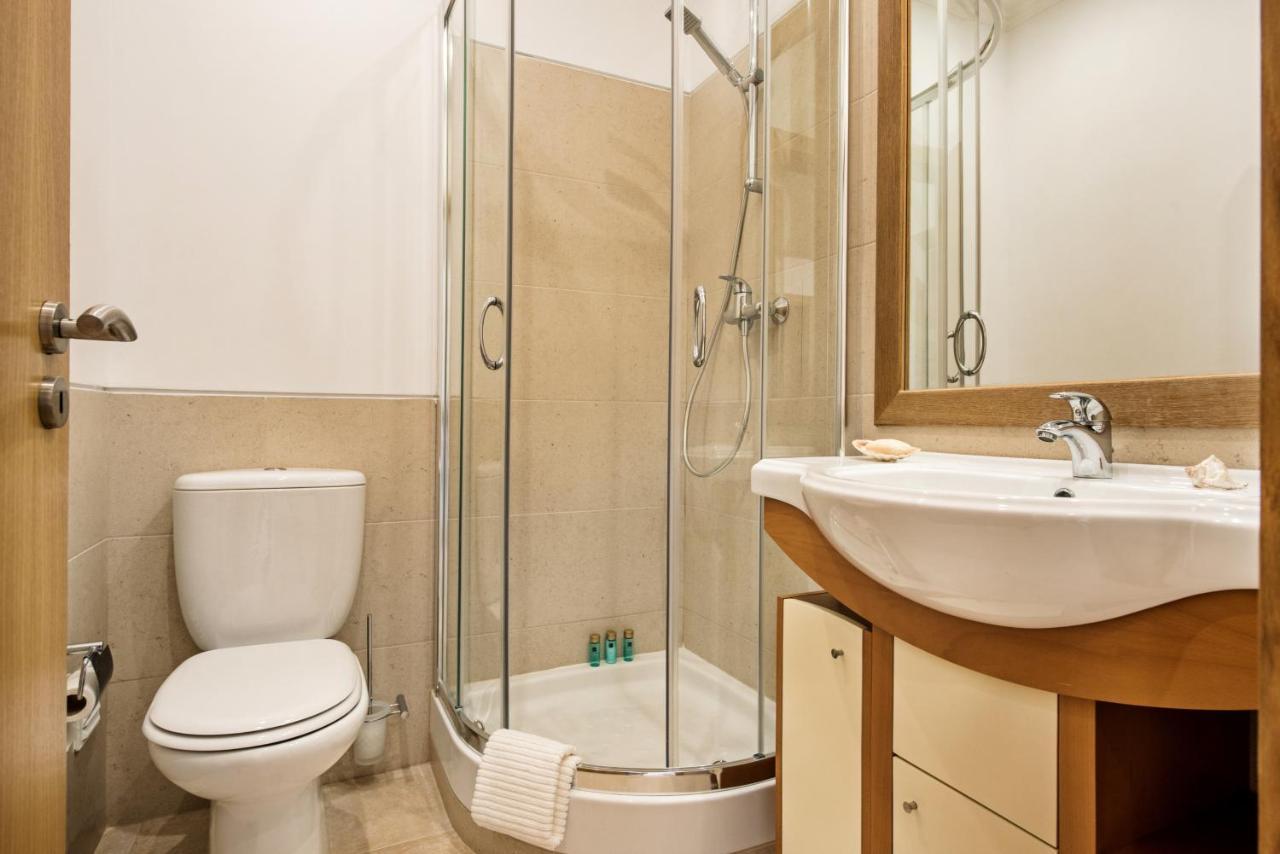 Beautiful Two Bedroom Apartment With Roof Terrace Carvoeiro  Dış mekan fotoğraf
