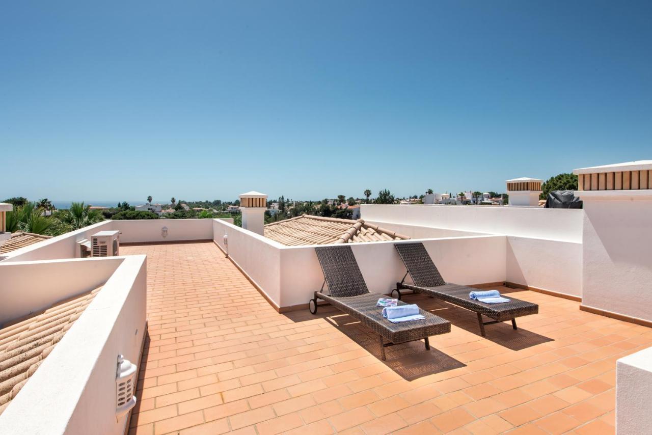 Beautiful Two Bedroom Apartment With Roof Terrace Carvoeiro  Dış mekan fotoğraf